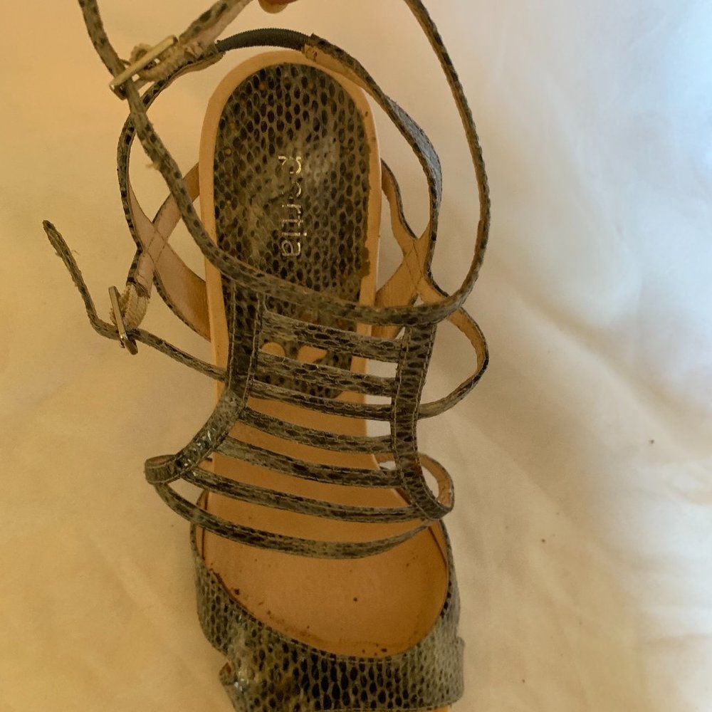 Medium heel Sandal (Size 9M) by Portia
